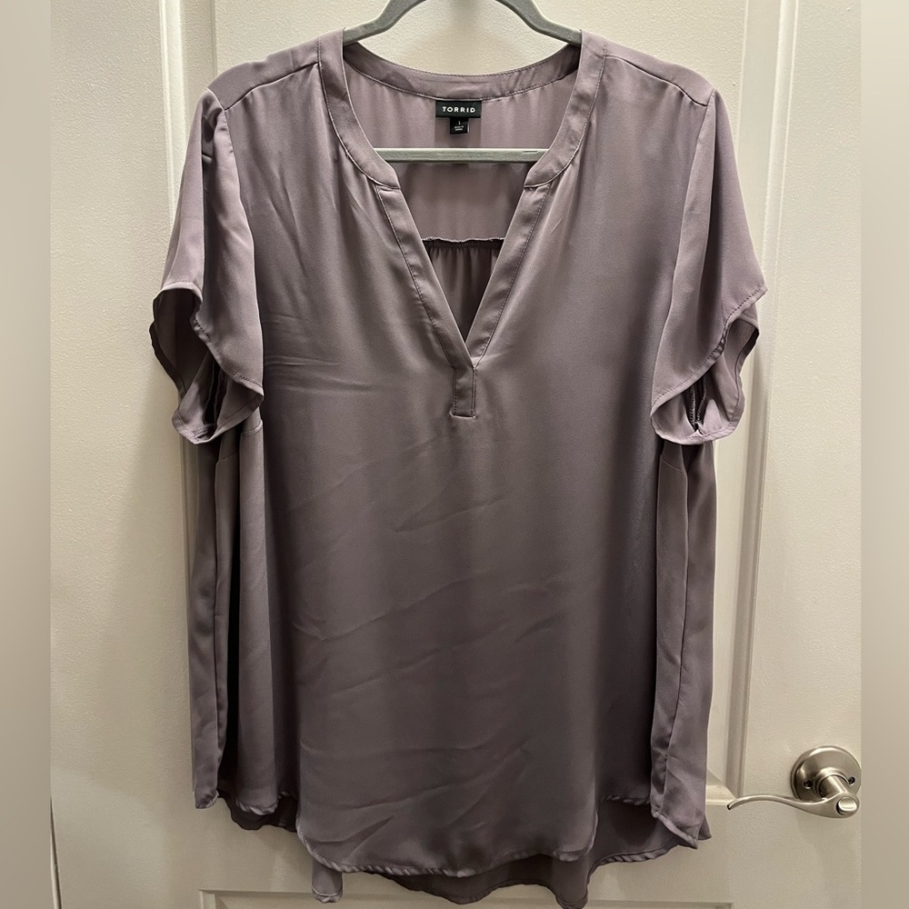 NWOT Torrid blouse, gray, size 1.